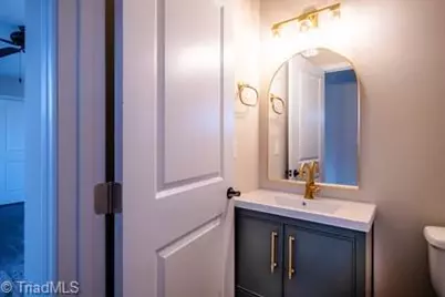 2005 Queens Court, Greensboro, NC 27408 - Photo 32