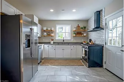 2005 Queens Court, Greensboro, NC 27408 - Photo 4