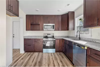 1009 Benjamin Parkway, Greensboro, NC 27408 - Photo 16