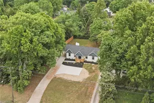 1009 Benjamin Pkwy, Greensboro, NC 27408 - Photo 2