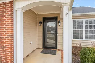 1623 Faircrest Ln, Greensboro, NC 27406 - Photo 4