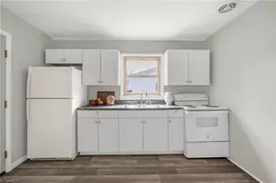 2307 Kersey St, Greensboro, NC 27406 - Photo 10