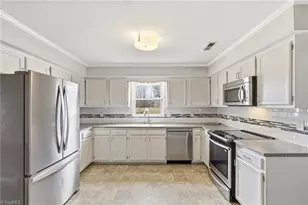 316 Derby St, Kernersville, NC 27284 - Photo 14