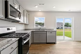 106 Beechwood Cir, Thomasville, NC 27360 - Photo 10