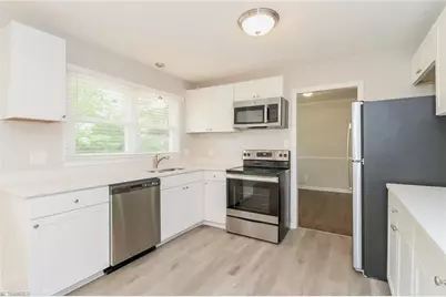 999 Nottingham Road, High Point, NC 27262 - Photo 4