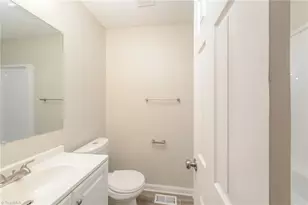 405 Woodlake Dr, Greensboro, NC 27406 - Photo 8