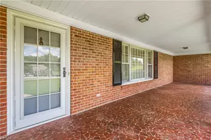 300 E Lee Ave, Yadkinville, NC 27055 - Photo 4