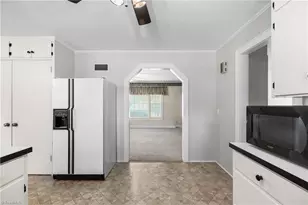 300 E Lee Ave, Yadkinville, NC 27055 - Photo 14