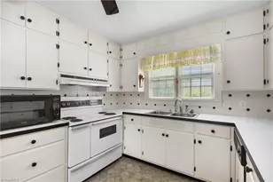 300 E Lee Ave, Yadkinville, NC 27055 - Photo 12