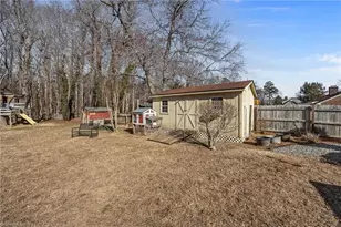 2201 Hunters Ridge Dr, Pleasant Garden, NC 27313 - Photo 10