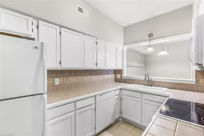 326 Meadows Circle, Winston-Salem, NC 27104 - Photo 8