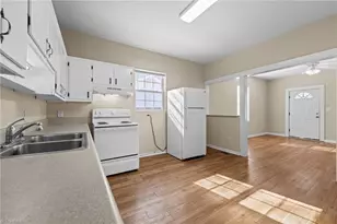 624 Delaware Ave, Burlington, NC 27217 - Photo 14