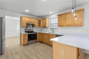 4221 Clovelly Dr, Greensboro, NC 27406 - Photo 2