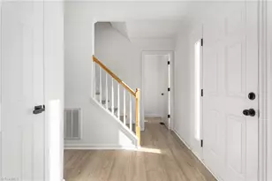 4221 Clovelly Dr, Greensboro, NC 27406 - Photo 14