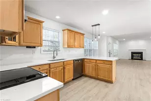 4221 Clovelly Dr, Greensboro, NC 27406 - Photo 4