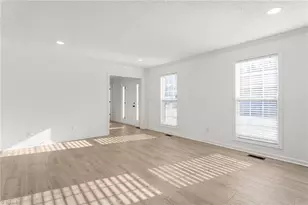 4221 Clovelly Dr, Greensboro, NC 27406 - Photo 12