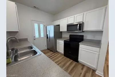 815 Green Oaks Street, Greensboro, NC 27401 - Photo 6