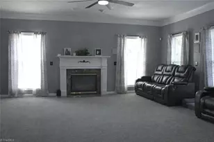 2202 McLaughlin Dr, Greensboro, NC 27406 - Photo 10