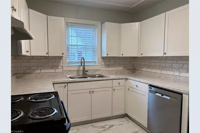 323 S Hamilton Street, Eden, NC 27288 - Photo 8