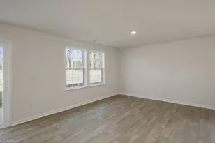 125 Linden Dr, Thomasville, NC 27360 - Photo 2