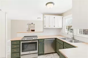 2850 Konnoak Dr, Winston-Salem, NC 27127 - Photo 10