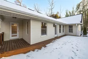 1805 Lynwood Dr, Greensboro, NC 27406 - Photo 32