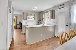 966 Chatfield Dr, Jamestown, NC 27282 - Photo 10