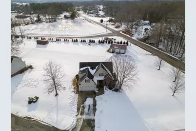 126 Crystal Ridge Drive, Lexington, NC 27295 - Photo 2