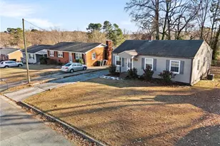 2007 Lynette Dr, Greensboro, NC 27403 - Photo 2