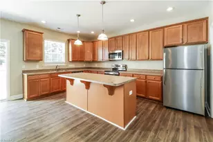 5 Boxelder Ct, Greensboro, NC 27405 - Photo 2