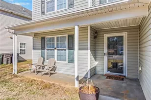805 Forest Crest Dr, Greensboro, NC 27406 - Photo 2