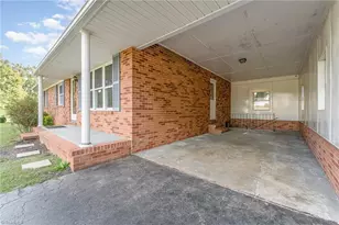 218 Joyce St, Madison, NC 27025 - Photo 4