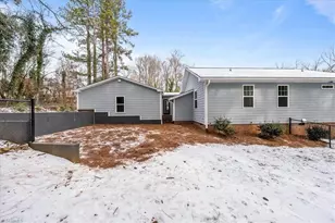 707 Lakewood Dr, Siler City, NC 27344 - Photo 8