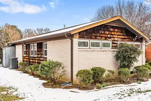 2912 W Cornwallis Dr, Greensboro, NC 27408 - Photo 36