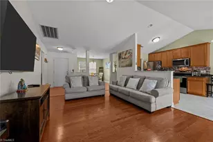 2537 Macleod St, Burlington, NC 27217 - Photo 6