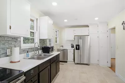 2502 Netherwood Drive, Greensboro, NC 27408 - Photo 14