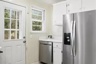 2502 Netherwood Dr, Greensboro, NC 27408 - Photo 16