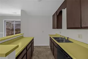 5735 Bramblegate Rd, Greensboro, NC 27409 - Photo 16