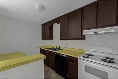 5735 Bramblegate Road #G, Greensboro, NC 27409 - Photo 14