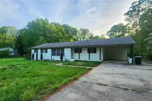 343 Pervie Bolick St, Eden, NC 27288 - Photo 2