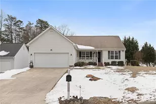 5800 Edgebrook Ct, Jamestown, NC 27282 - Photo 4