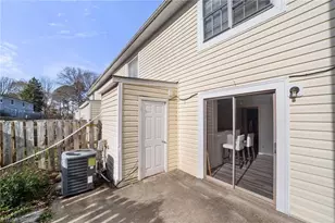 5739 Bramblegate Rd, Greensboro, NC 27409 - Photo 14