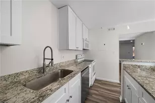 5739 Bramblegate Rd, Greensboro, NC 27409 - Photo 12