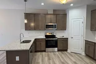 3676 Contimental Sq, Kernersville, NC 27284 - Photo 4