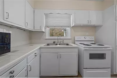 613 Woodridge Lane, High Point, NC 27262 - Photo 8