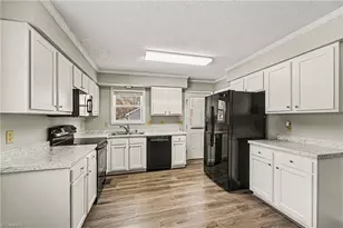 3801 Pineway Dr, Greensboro, NC 27405 - Photo 8