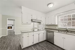 1408 Sweetbriar Ct, High Point, NC 27262 - Photo 8