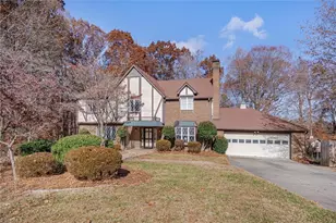 1016 Shalimar Dr, High Point, NC 27262 - Photo 1