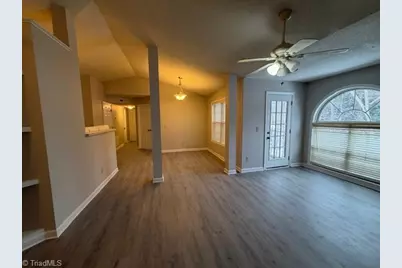 6706 Friendly Avenue #1L, Greensboro, NC 27410 - Photo 4