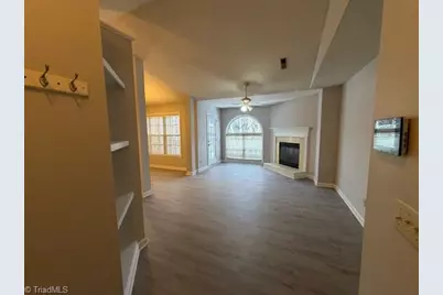 6706 Friendly Avenue #1L, Greensboro, NC 27410 - Photo 2